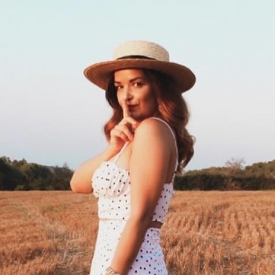 Influencer     Aurora Vega - Content creator, fashion stylist